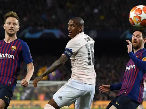 "Tống cổ cậu ta khỏi CLB" - Fan MU nổi đóa sau thất bại tan nát trước Barcelona