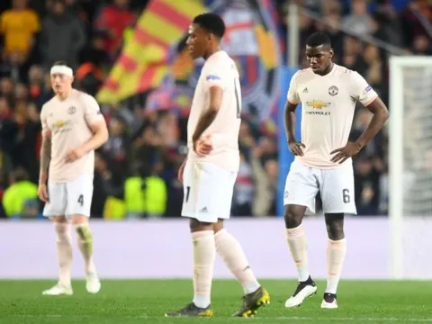 Ruud Gullit chỉ trích Solskjaer vì 'một sai lầm lớn' trước Barca