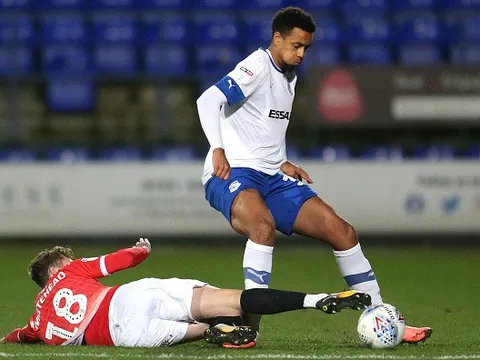 CHÍNH THỨC! Man Utd đem hậu vệ cho mượn dù hàng thủ mỏng manh