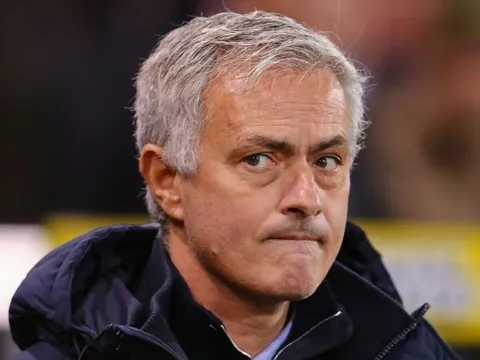 Tottenham hay Liverpool có thể mỉm cười sau đại chiến? Charlie Nicholas có đáp án