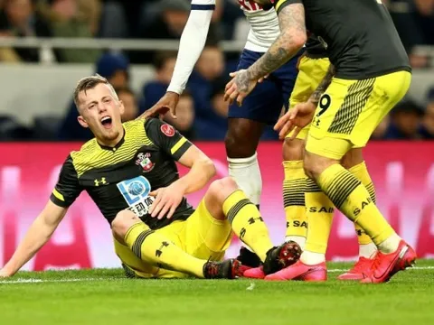 "Kh*n kiếp, bạn có thể thấy xương của cậu ấy!"