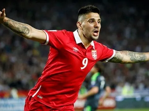 Tìm tiền đạo dự bị cho Kane, Tottenham nhận cái lắc đầu từ hàng xóm