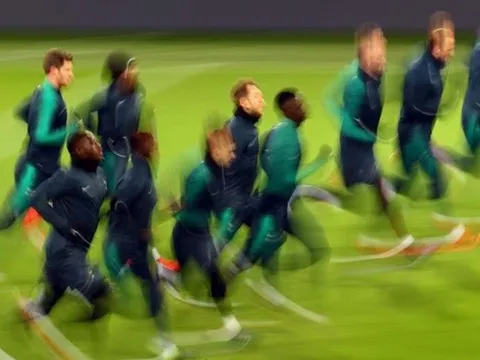 Premier League bết bát, Tottenham không thể để sai lầm trước Dortmund