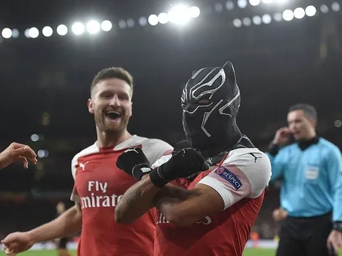 Ghi bàn lẫn kiến tạo, Aubameyang vẫn bị chấm điểm thua hậu vệ