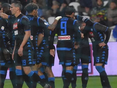 Ghi bàn phút 88, Napoli nhọc nhằn vượt ải Paolo Mazza