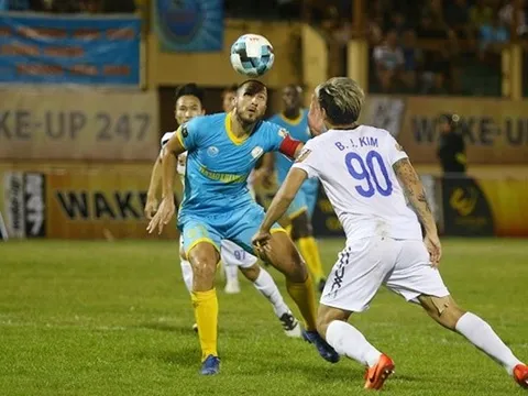 Góc V-League: Hậu vệ ghi bàn, cú đấm bất ngờ gây đột biến