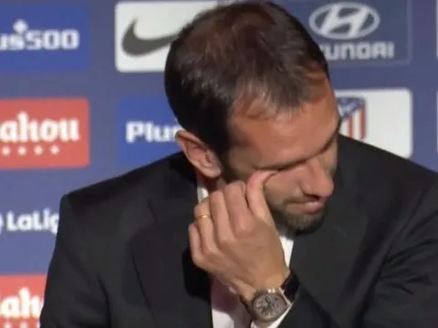 Diego Godin bật khóc trong ngày chia tay Atletico Madrid