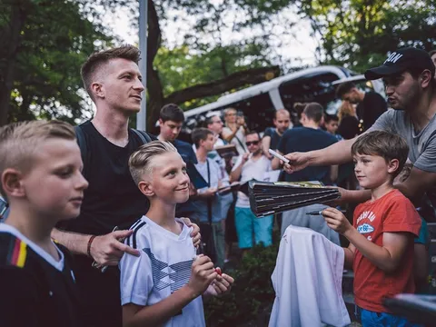 Hội quân, dàn soái ca tuyển Đức khiến cổ động viên bấn loạn