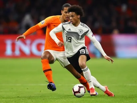 Hà Lan lọt lưới 3 bàn, fan Man City làm điều khiến Van Dijk điên tiết