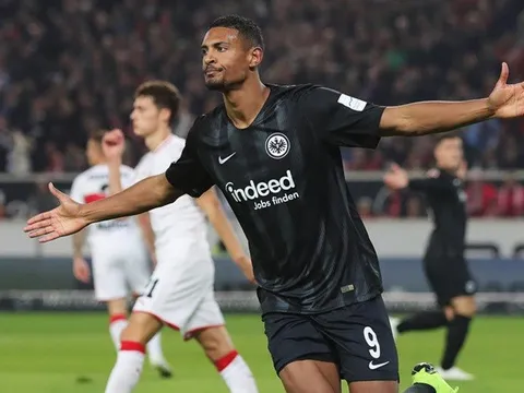 Hai sát thủ Bundesliga được thầy cũ của Fernando Torres quan tâm