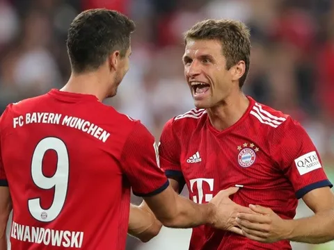 Hàng công Bayern gây thất vọng, Lewandowski cầu cứu một người