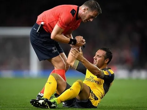 Hành trình trở lại ĐTQG của Santi Cazorla từ bàn chân suýt bị cắt bỏ