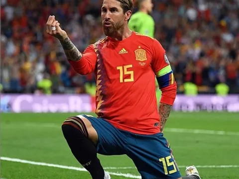 Hậu vệ mang dòng máu sát thủ, cái tên này đang khiến thế giới trầm trồ