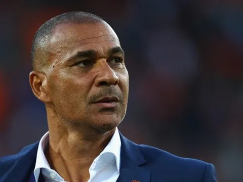 "Hãy nhìn kỹ đi, cậu ấy chưa có được bất cứ thành tích nào trên cương vị một HLV cả"