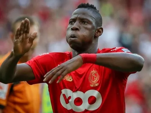 Hết tiền đi chợ, AC Milan ngậm ngùi tranh sao lạ với Southampton