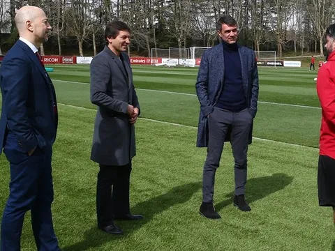 HLV AC Milan đã gửi thông điệp về tương lai đến cựu CEO Arsenal