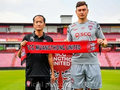 HLV Muangthong nói về sai lầm của Đặng Văn Lâm