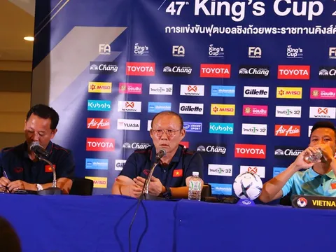 HLV Park Hang-seo thích ăn bún chả; "troll" Công Phượng