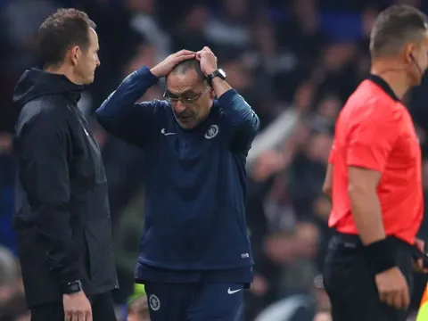 HLV Sarri bỏ lỡ khoảnh khắc lịch sử Chelsea ở Europa League