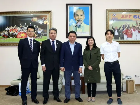 HLV Toshiya Miura bất ngờ làm việc với VFF