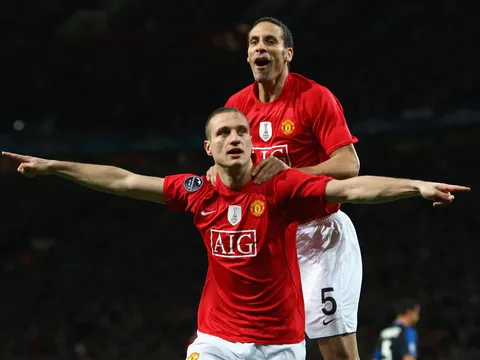 "Họ là 1 kẻ hung hăng và 1 gã tâm thần ở hàng thủ Man Utd"