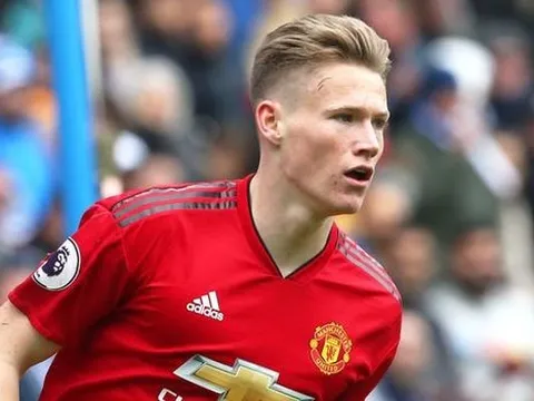 Hòa Huddersfield, CĐV M.U phát hiện ra "Scholes 2.0"