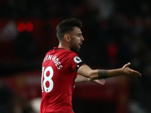Hòa Wolves, fan Man Utd điên tiết: "Tên thảm hại đó làm Bruno Fernandes dở đi"