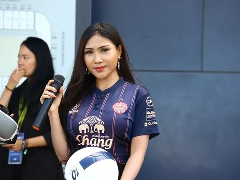 Hot girl Thái Lan "hâm nóng" bầu không khí trước trận tranh hạng 3 King's Cup
