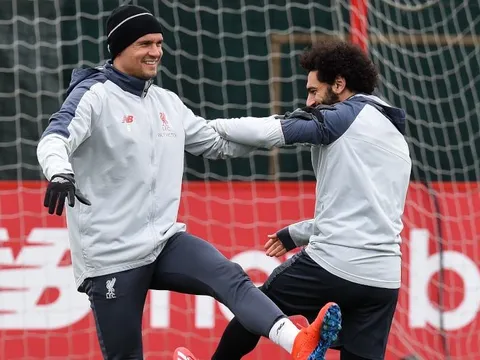 Nụ cười rạng rỡ của Liverpool trước đêm giông bão