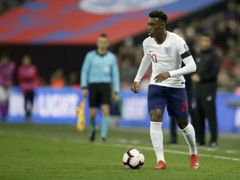Sarri: "Callum Hudson-Odoi sẽ ở lại Chelsea mùa giải tới"