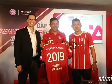 Huyền thoại Bayern đọ dáng cùng tiền đạo Anh Đức
