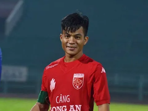 Huỳnh Tấn Tài: Hành trình từ "chiếc máy quét" đến cây săn bàn thượng thặng