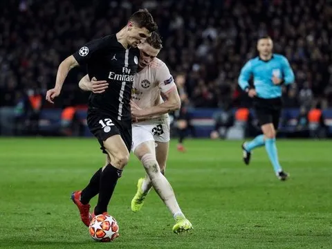Hy sinh Valencia, Man Utd mua 'fan cuồng' về trấn thủ cánh phải