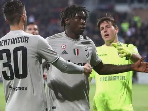 Phá banh lưới, 'kẻ đóng thế Ronaldo' ăn mừng khiến đối thủ phải can ngăn