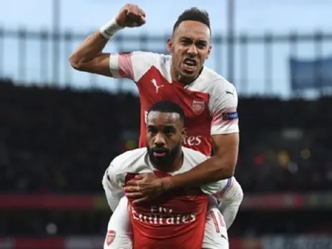 "Arsenal có cặp song sát rất hay, nhưng hãy mang cậu ấy về hỗ trợ cho họ"