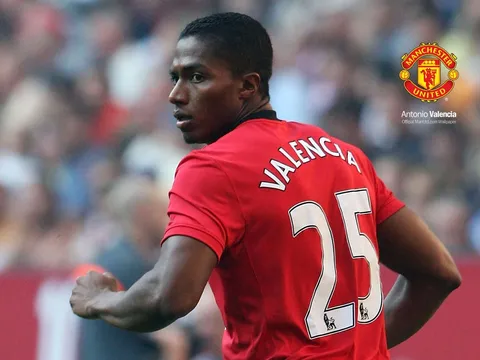 Ighalo lấy áo số 25 Man Utd, Valencia lập tức phá vỡ im lặng
