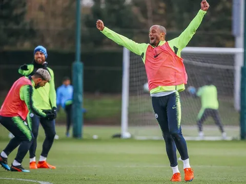 Sẵn sàng vượt Liverpool, dàn sao Man City nghiêm túc tập luyện