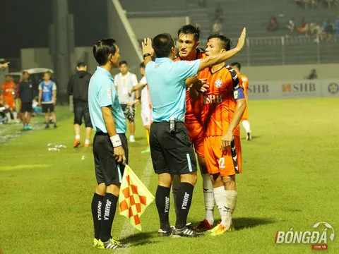 "Đẳng cấp trọng tài như này thì nên áp dụng công nghệ VAR gấp"