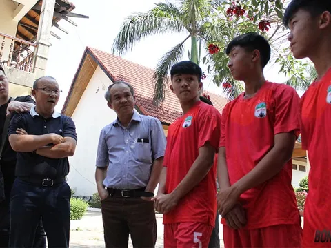 Bầu Đức "bung két" đàn em Công Phượng tập huấn châu Âu