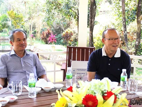 HLV Park Hang-seo "tọa đàm" bầu Đức: Bóng đá Việt Nam mơ World Cup