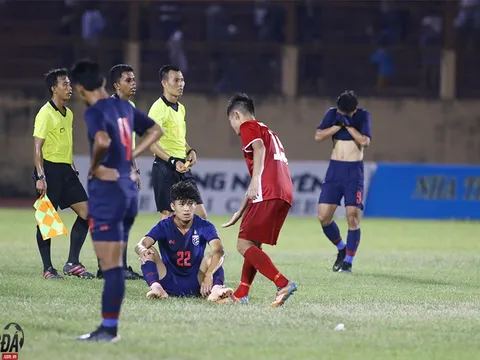 Lên ngôi vô địch, U19 Việt Nam có hành động cực đẹp với Thái Lan