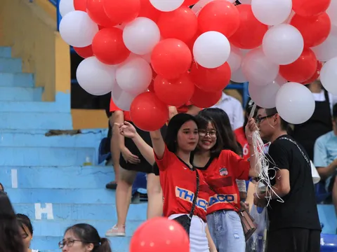 "Bóng hồng" đổ xô về Hàng Đẫy tiếp sức cho Viettel vs HAGL