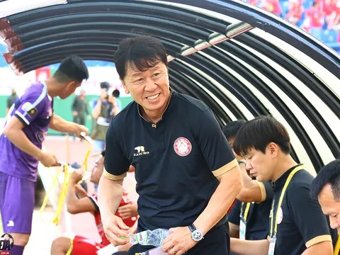 Chiếm lại ngôi đầu từ tay Hà Nội, HLV TP.HCM lần đầu nói về chức vô địch