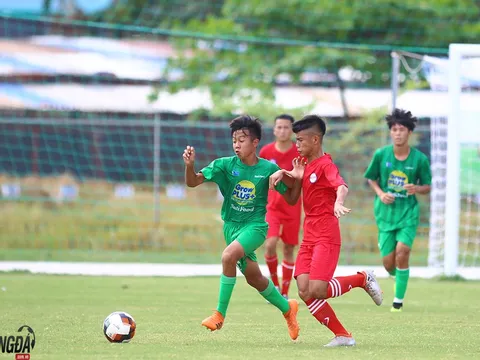 Học viện bóng đá Lyon – TP.HCM khai trương mặt sân 7 tỷ