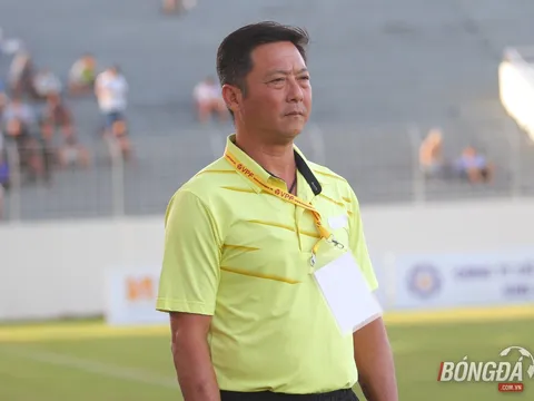 Sau đồng hương thầy Park, đến lượt Huỳnh Đức than trời về trọng tài