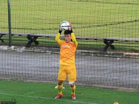 Được tập "giáo án riêng", Bùi Tiến Dũng chắc suất bắt chính tại U23 Việt Nam?