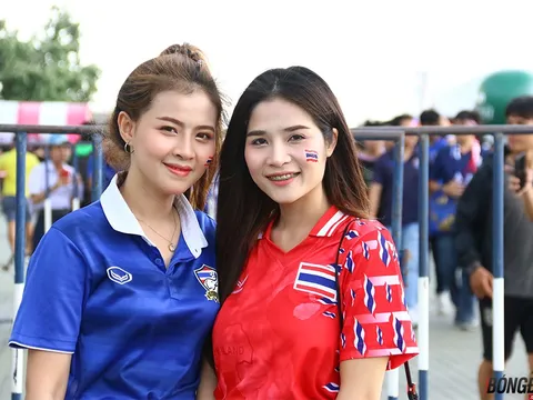 Fan Thái xinh ngất ngây, quẩy hết mình trước "đại chiến" King's Cup