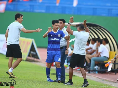 HLV Trần Minh Chiến hết lời khen ngợi “gà nòi” bầu Đức