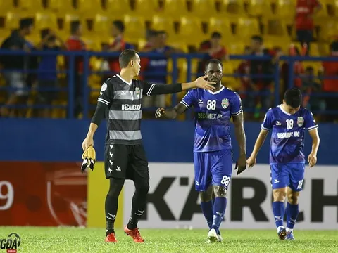 Điểm tin bóng đá Việt Nam sáng 13/03: Tấn Trường bị nghi ngờ tiêu cực sau sai lầm đáng trách