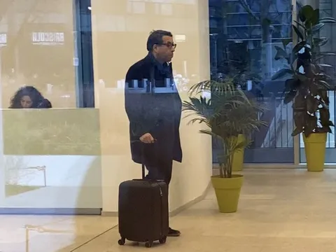 Inter "đi đêm", Man Utd sắp mất "Gullit 2.0"?